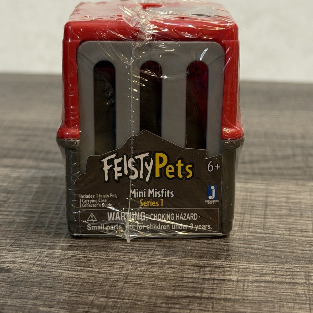 Feisty Pets Mini Misfits Figure Series 1 Pack Red Carrying Case New 2017